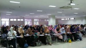 Mahasiswa Menyimak Materi dalam Acara Baitul Arqam Ke-2 pada Periode 2018 di Gedung B UNISA