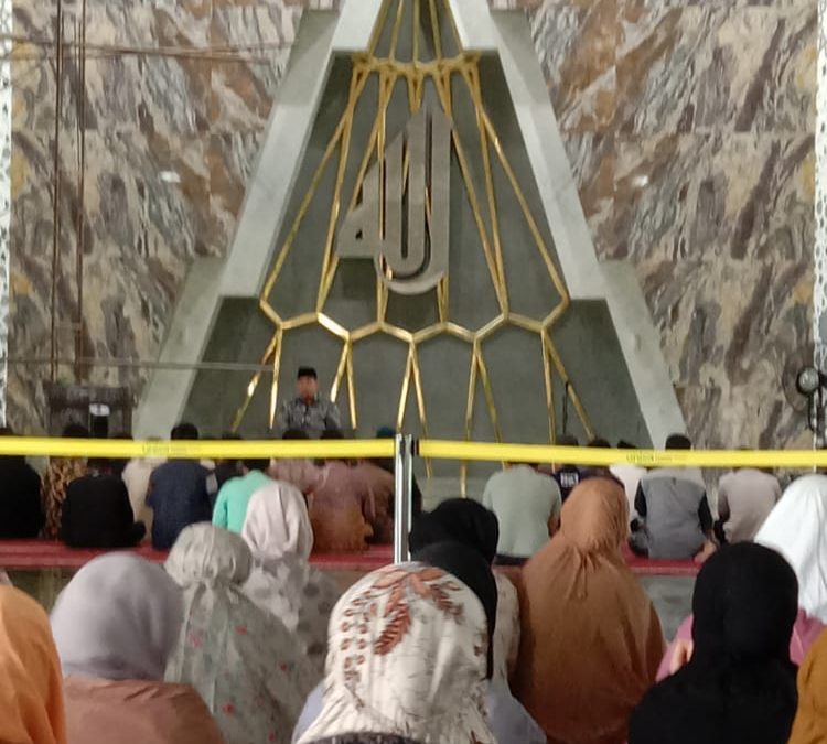 NGAJI KITAB AT-TANWIR DI MASJID WALIDAH DAHLAN UNISA YOGYAKARTA
